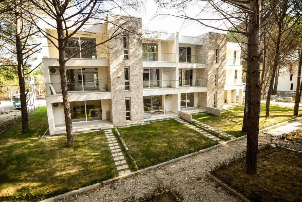 Lovely 1-Bedroom Apartment At San Pietro Beach Front Resort Plazhi San Pietro ภายนอก รูปภาพ